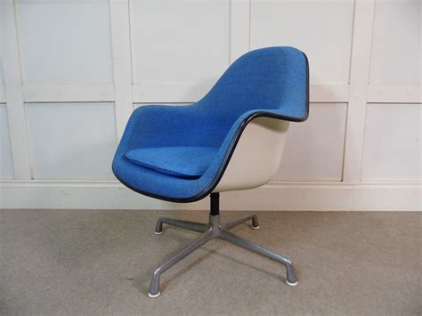 herman miller swivel armchair